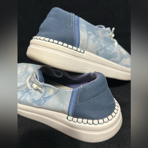 Women’s Shoes Hey Dude Size 8 Slip Ons Dudes - Picture 4 of 8
